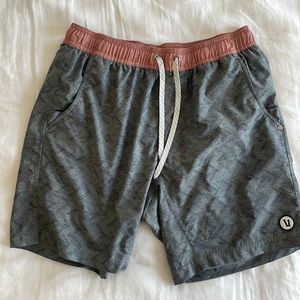 Vuori Medium Men's Kore Lined Shorts, Grey Herringbone